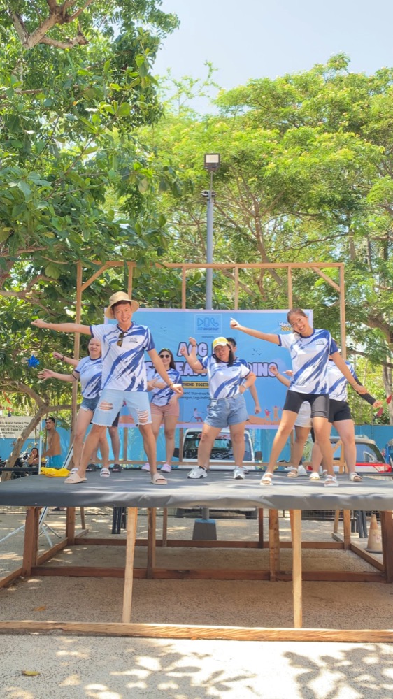 Team cheering together during outdoor team-building games